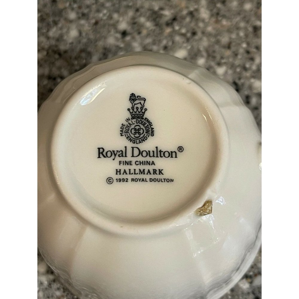 5 Piece Lot Royal Doulton Hallmark 3 cups 2 saucer - Picture 4 of 4